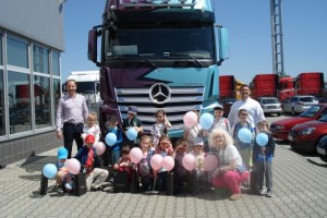 Wycieczka do Serwisu Samochodów Ciężarowych MERCEDES w Pietrzykowicach - kl. 1b