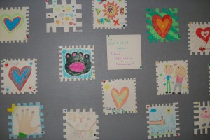 Klasa 3b - Znaczki pocztowe na Dzień Życzliwości i Pozdrowień