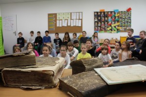 Klasy 1-3 i uczniowie IB - Od deski do deski: cała prawda o książkach